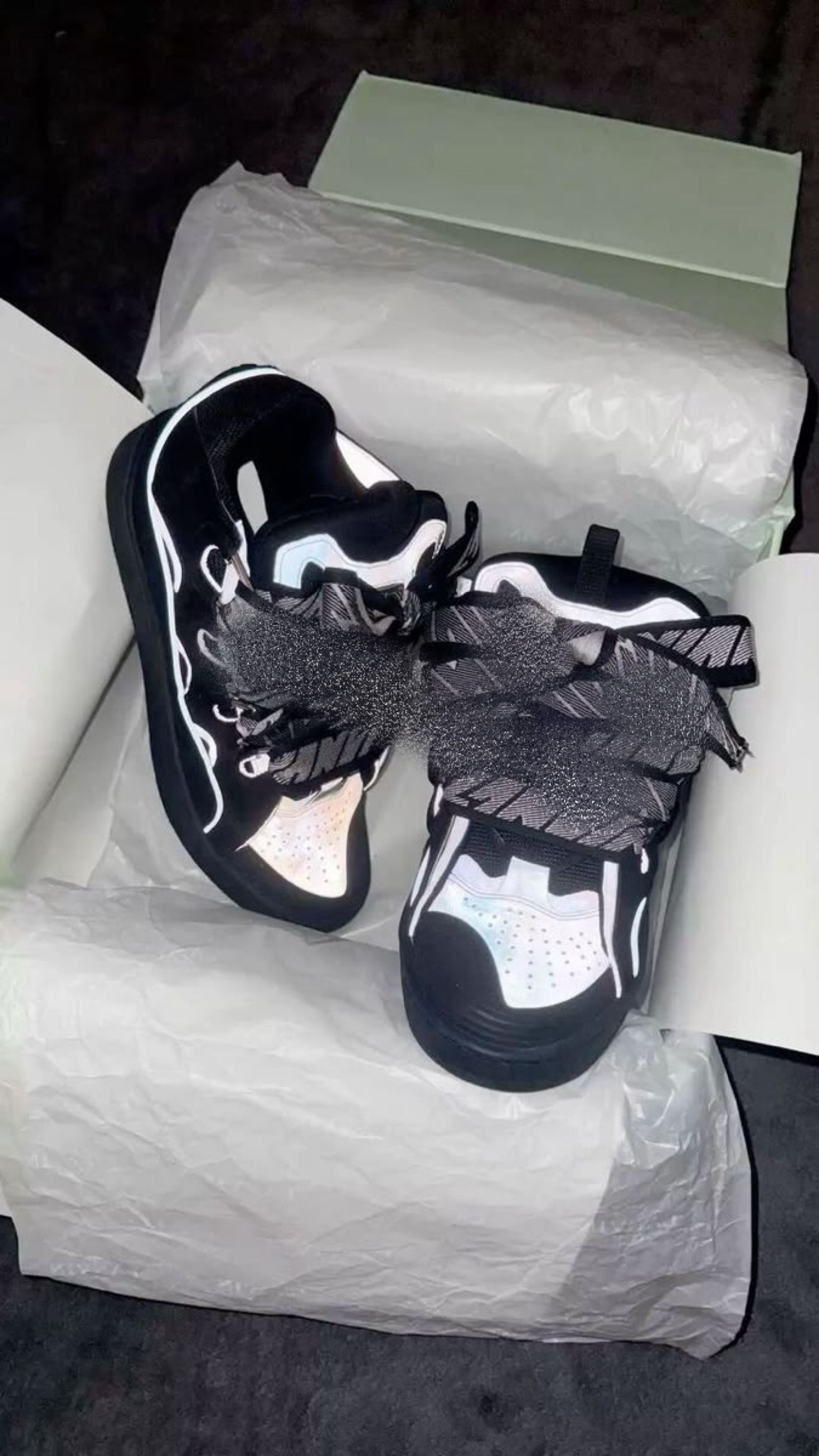 CURB SNEAKERS